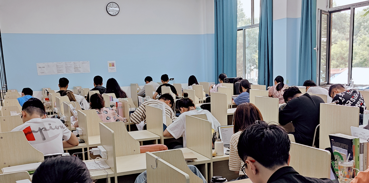 盘锦考研寄宿学校-学习氛围